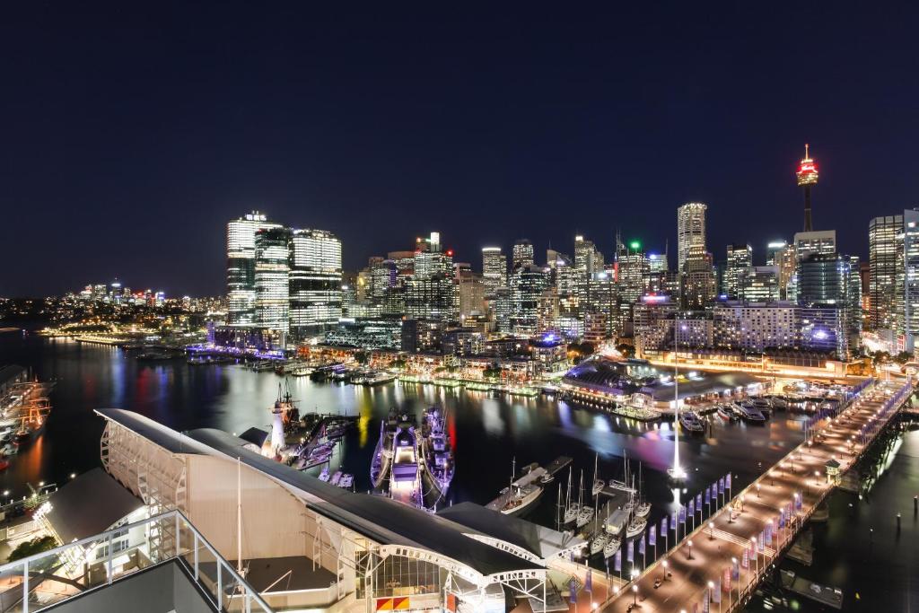 3 Bedroom Darling Harbour Apartment