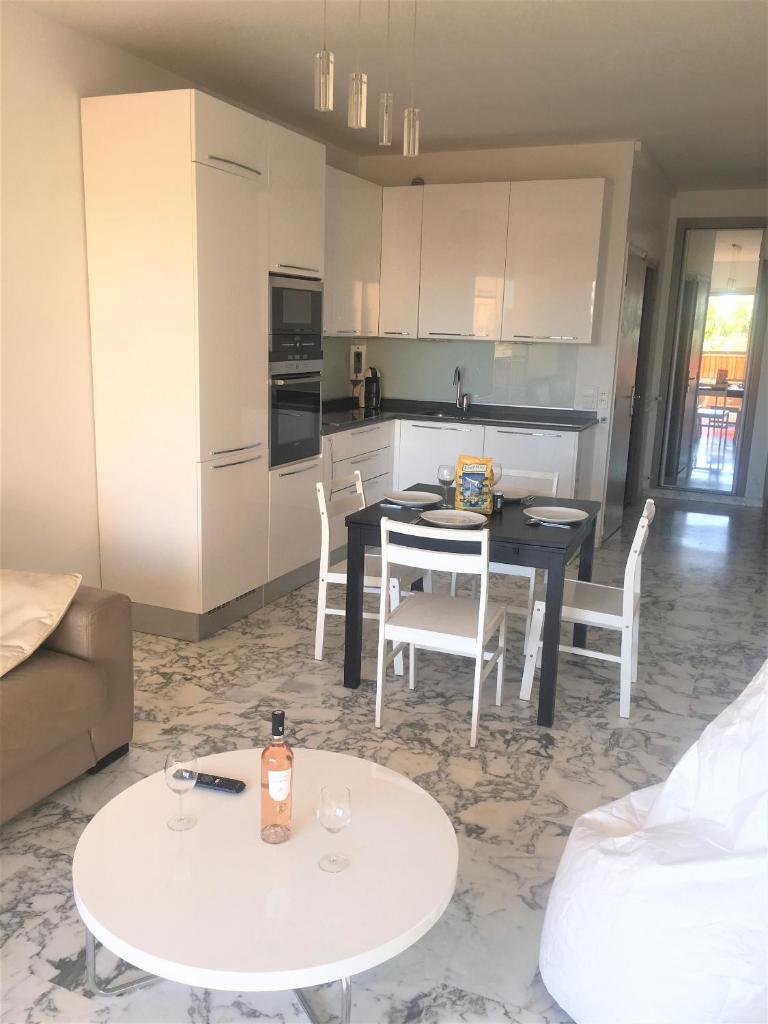 Appartement de 1 à 6 personnes Beaulieu sur mer, climatisé, proche Nice et Monaco tout confort 2 chambres photo 4