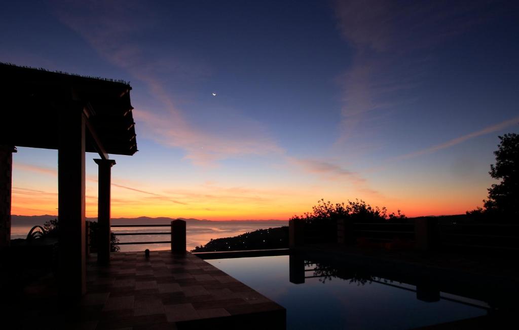 Red Rose Artistsvillas photo 1