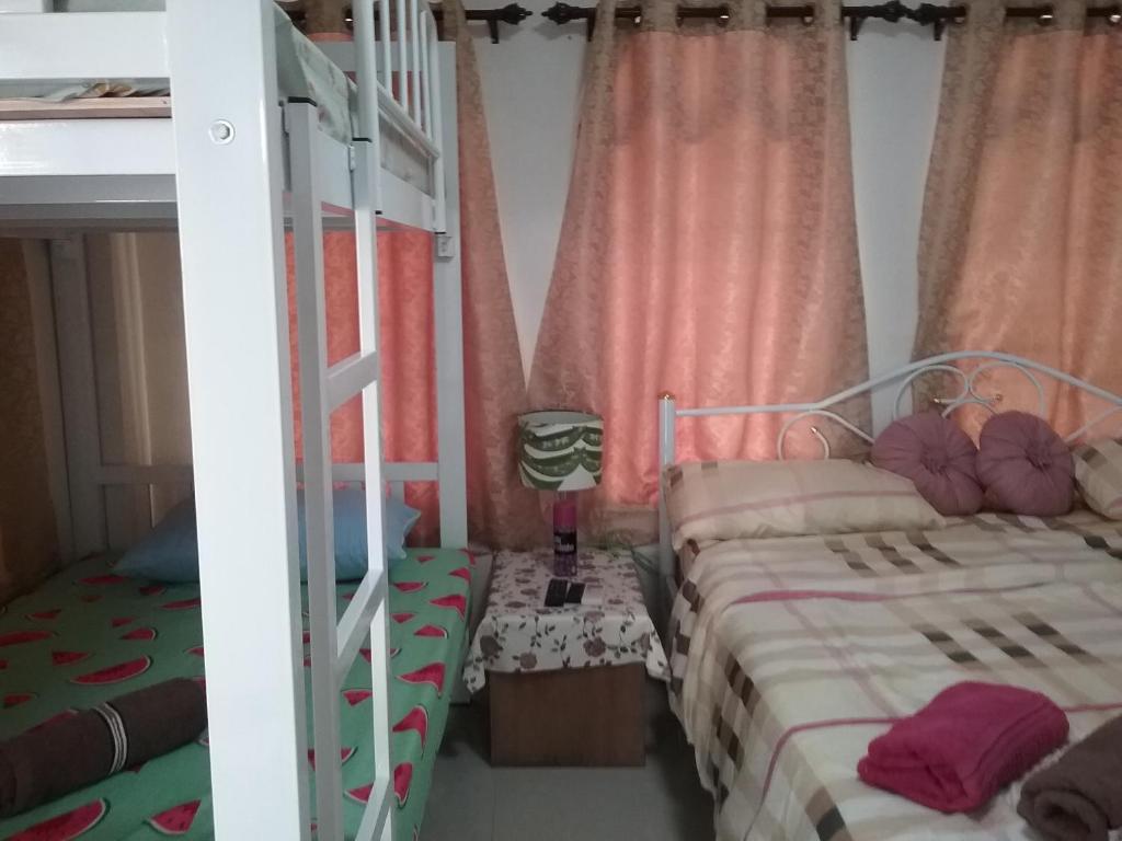 Семейный (Cемейный номер с собственной ванной комнатой), Danee Hostel