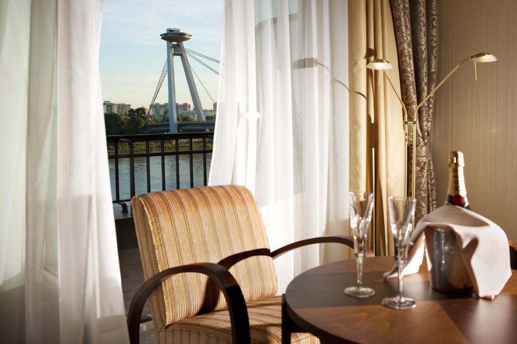 Двухместный (Представительский двухместный номер с террасой), Hotel Devín