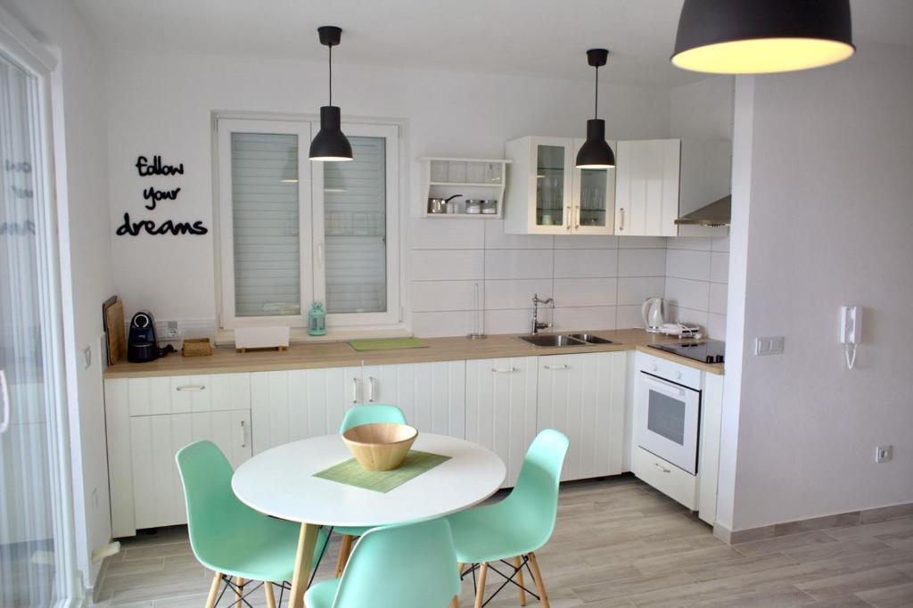 Olive place photo 1