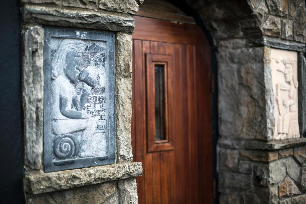 Maddens Bridge Bar & Guesthouse photo 3