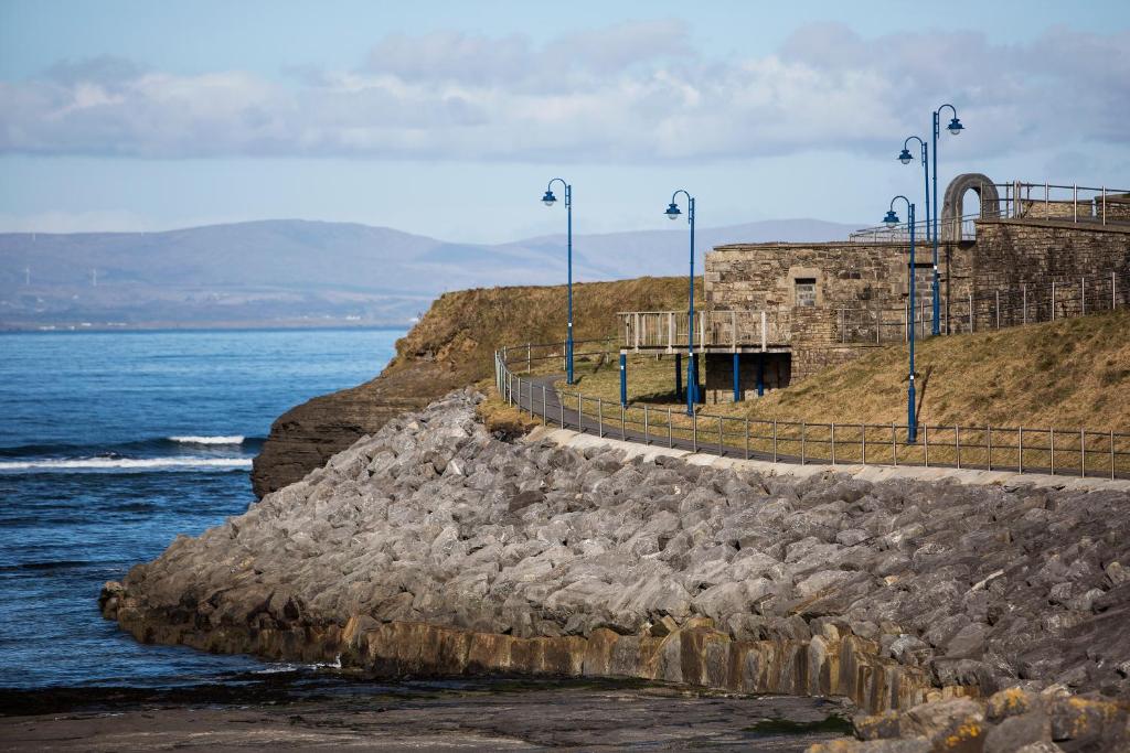 Maddens Bridge Bar & Guesthouse photo 4
