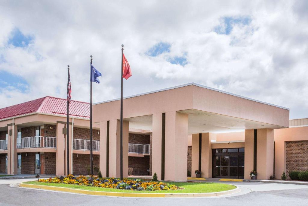 Ramada by Wyndham Wytheville image