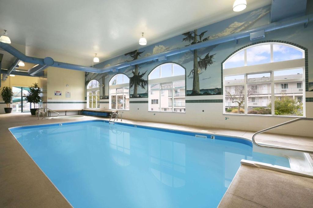 Ramada Merritt photo 1