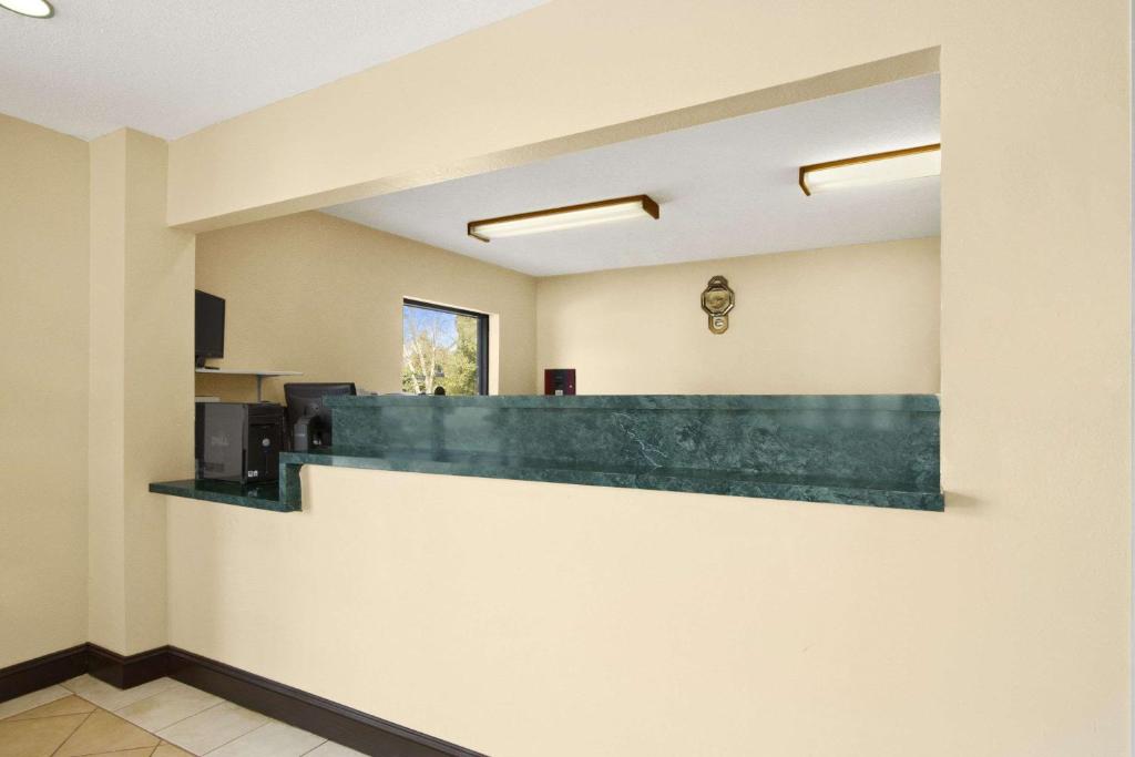 Ramada Limited - Columbia photo 3