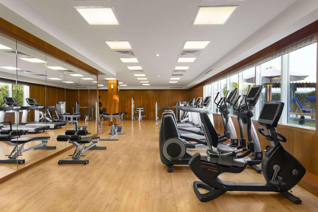 {
  "en-gb": "Crowne Plaza - Dubai Jumeirah by IHG"
} photo 4