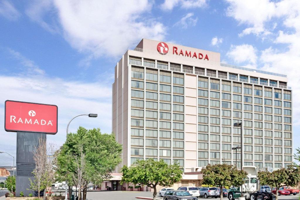 Ramada by Wyndham Reno Hotel and Casino image