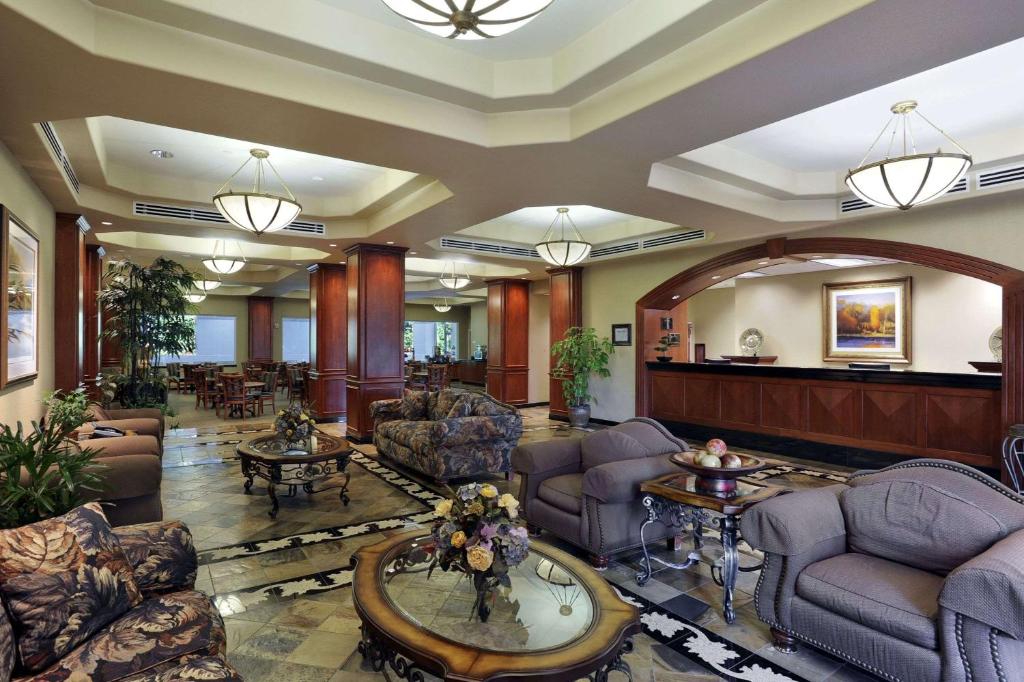 Ramada by Wyndham Olympia photo 1