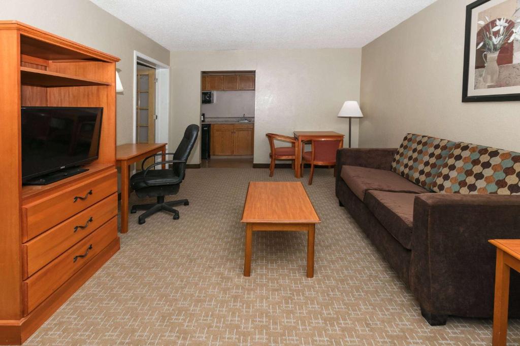 Ramada by Wyndham Odessa Near University of Texas Permian photo 4