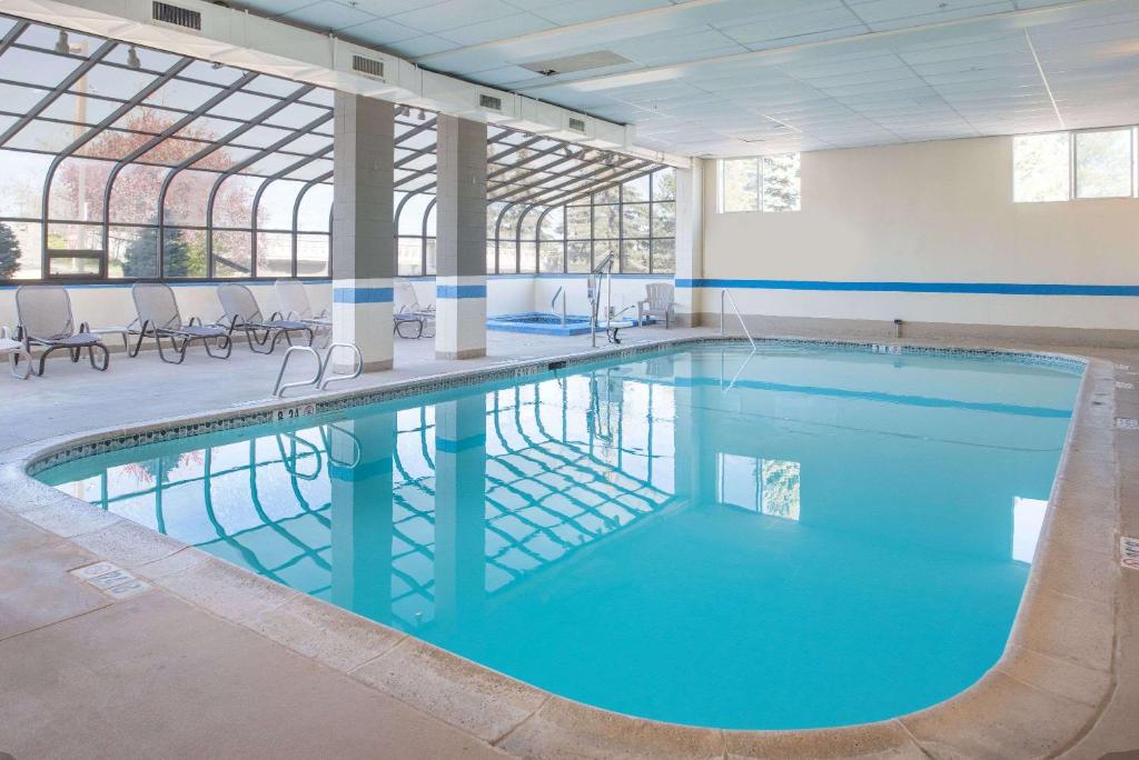 Ramada by Wyndham Downtown Spokane photo 2