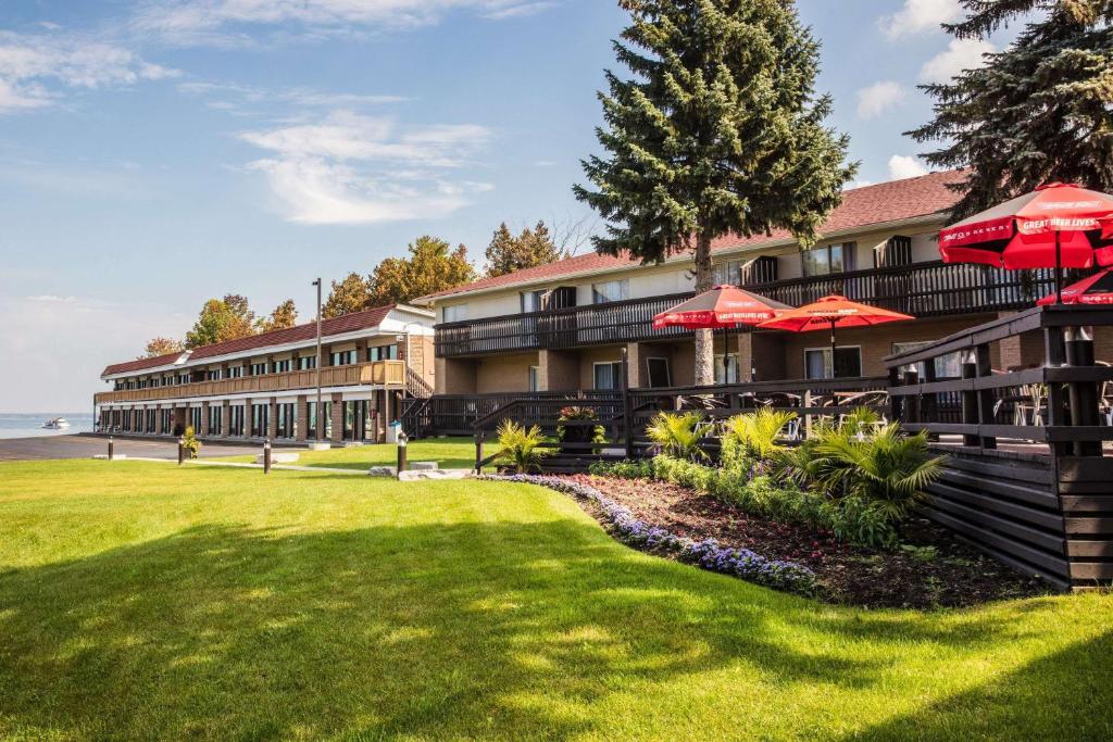 Ramada by Wyndham Jacksons Point photo 1