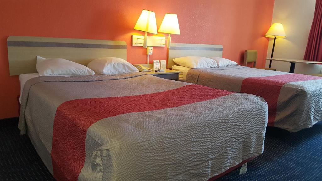 Red Carpet Inn photo 1