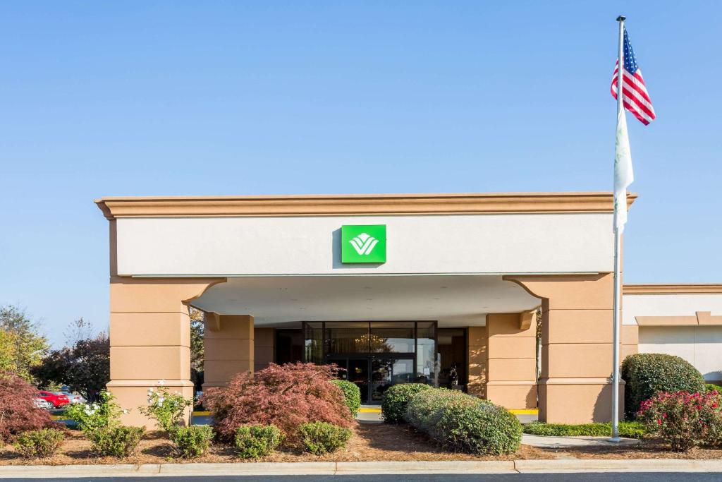 Wyndham Garden Greensboro image