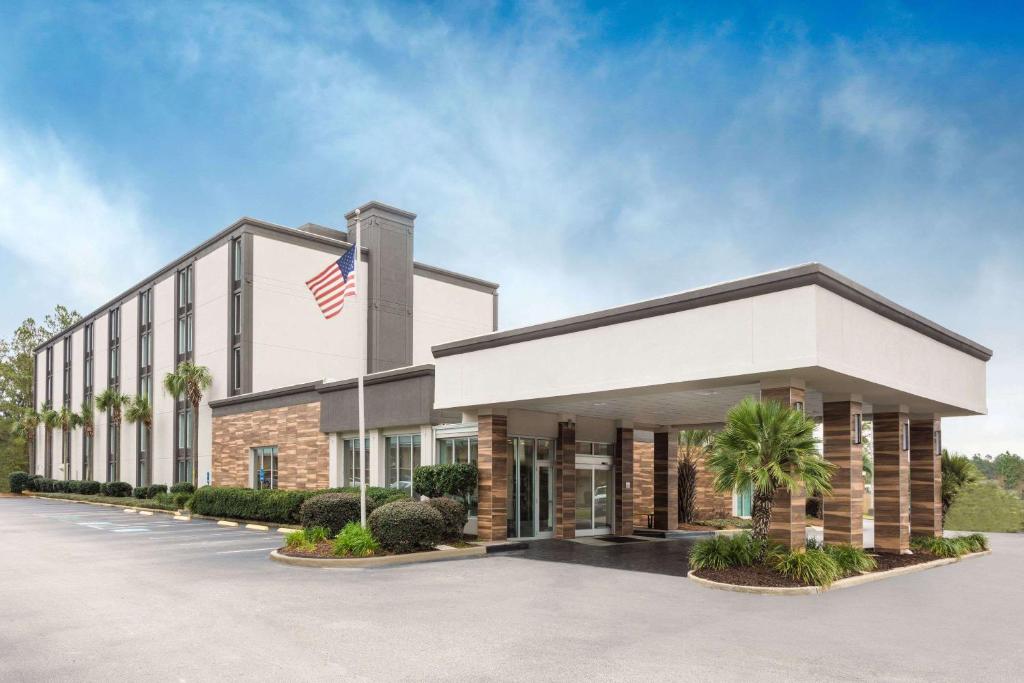 Wyndham Garden Summerville image