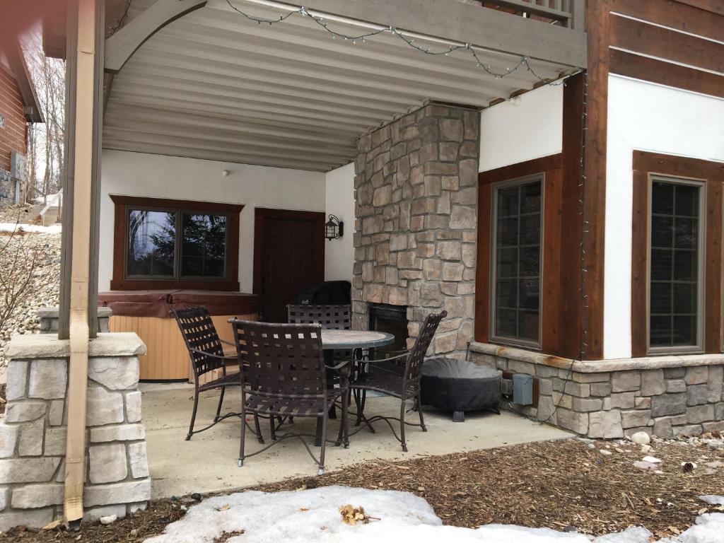 Boyne Mountain Creekside Condo photo 3