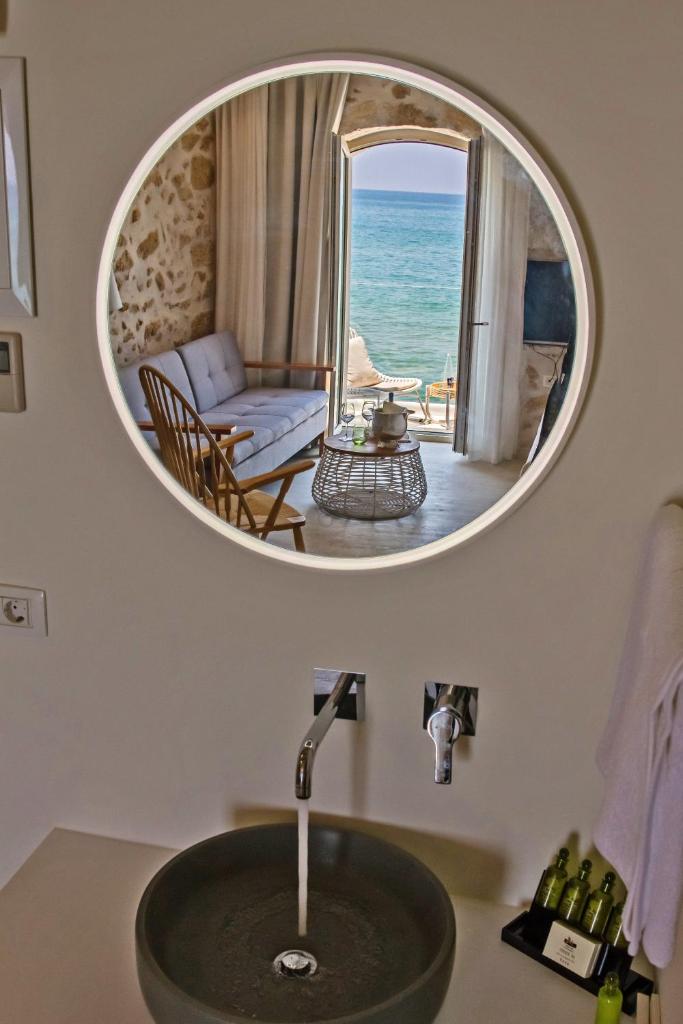 Четырехместный (Улучшенный люкс с видом на море), Thalassa Boutique Hotel
