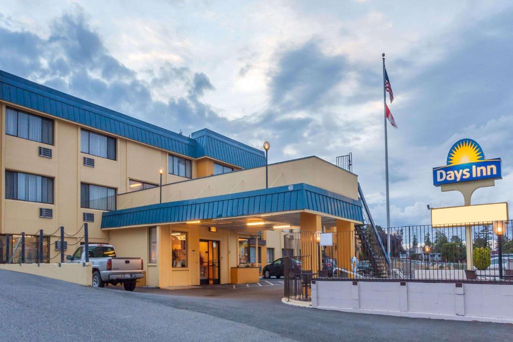 Days Inn By Wyndham Bellingham WA photo 1