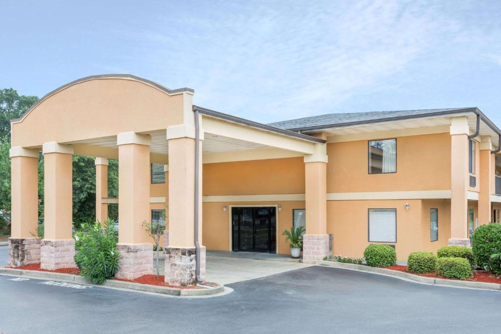 Days Inn by Wyndham Blythewood North Columbia image