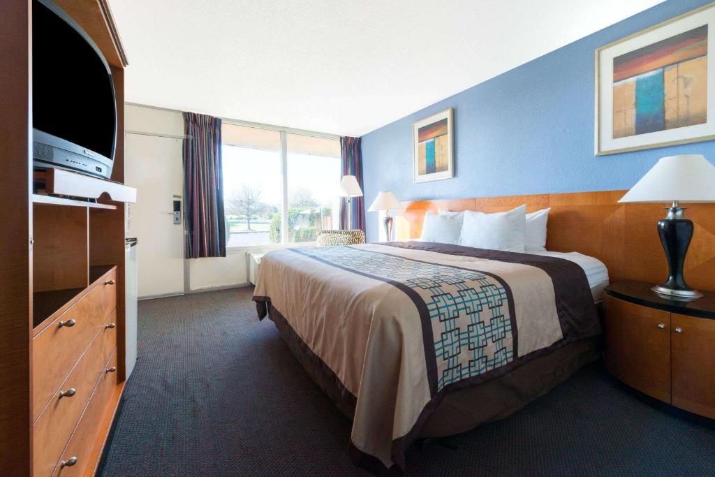 Days Inn by Wyndham Luray Shenandoah photo 4