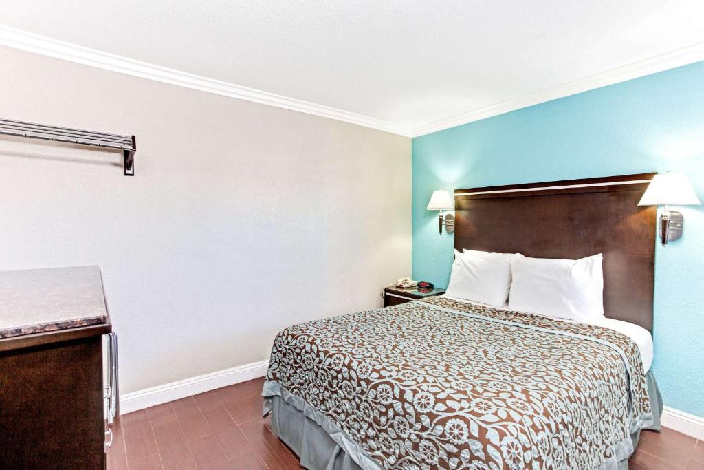 Cabana Inn & Suites photo 2