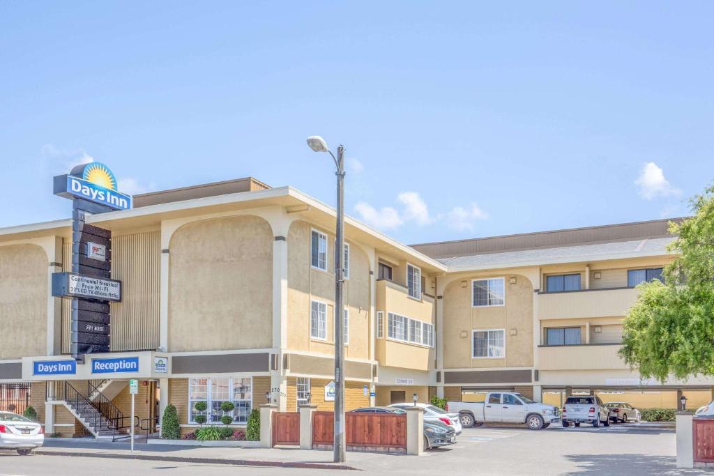 Days Inn by Wyndham Eureka CA image