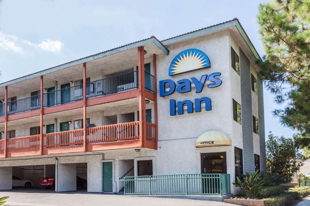 Days Inn by Wyndham Anaheim West image