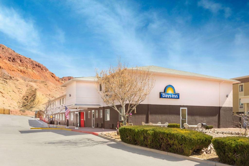 Days Inn by Wyndham Moab image