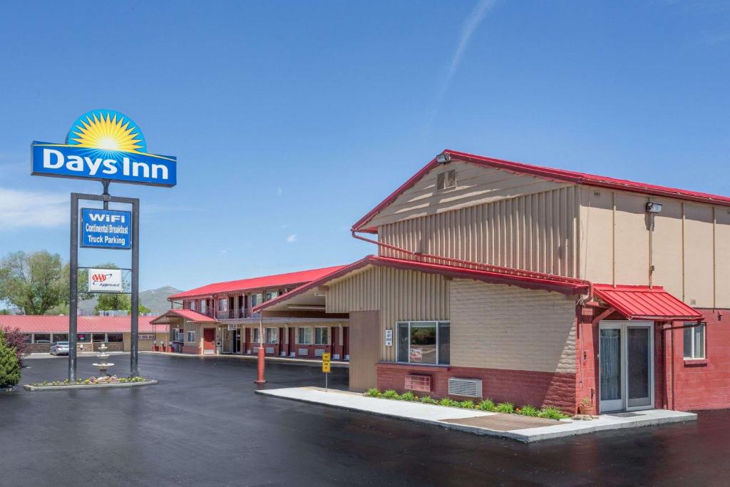Days Inn by Wyndham Elko image