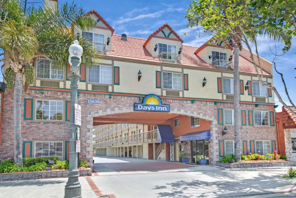 Days Inn by Wyndham Los Angeles LAX/Redondo/Manhattan Beach image