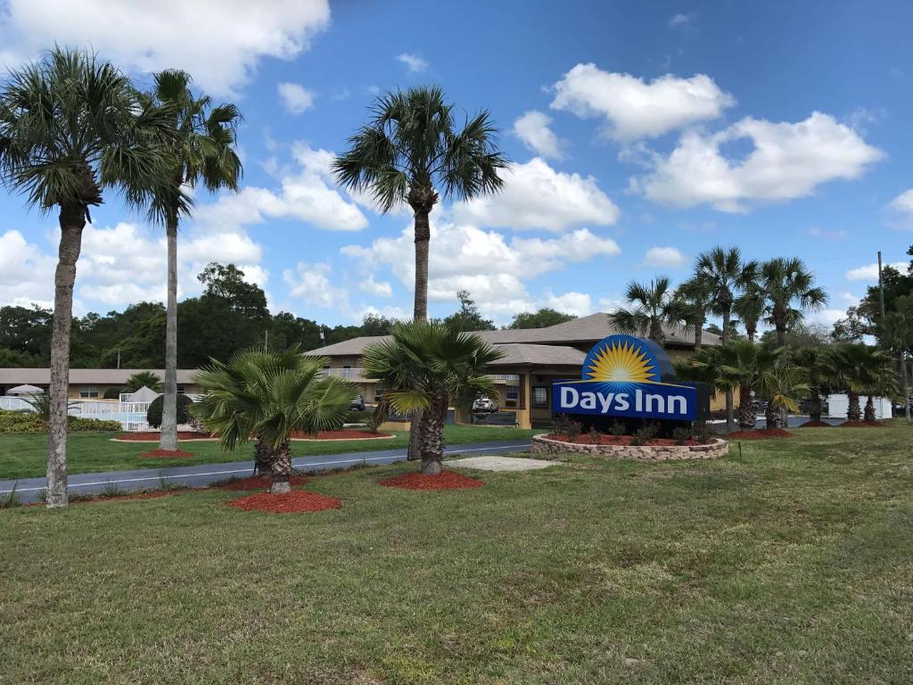 Days Inn by Wyndham Orange City/Deland image