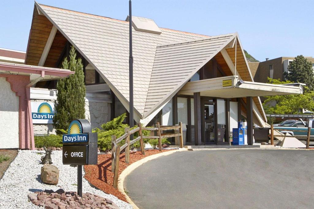 Days Inn by Wyndham Colorado Springs/Garden of the Gods image