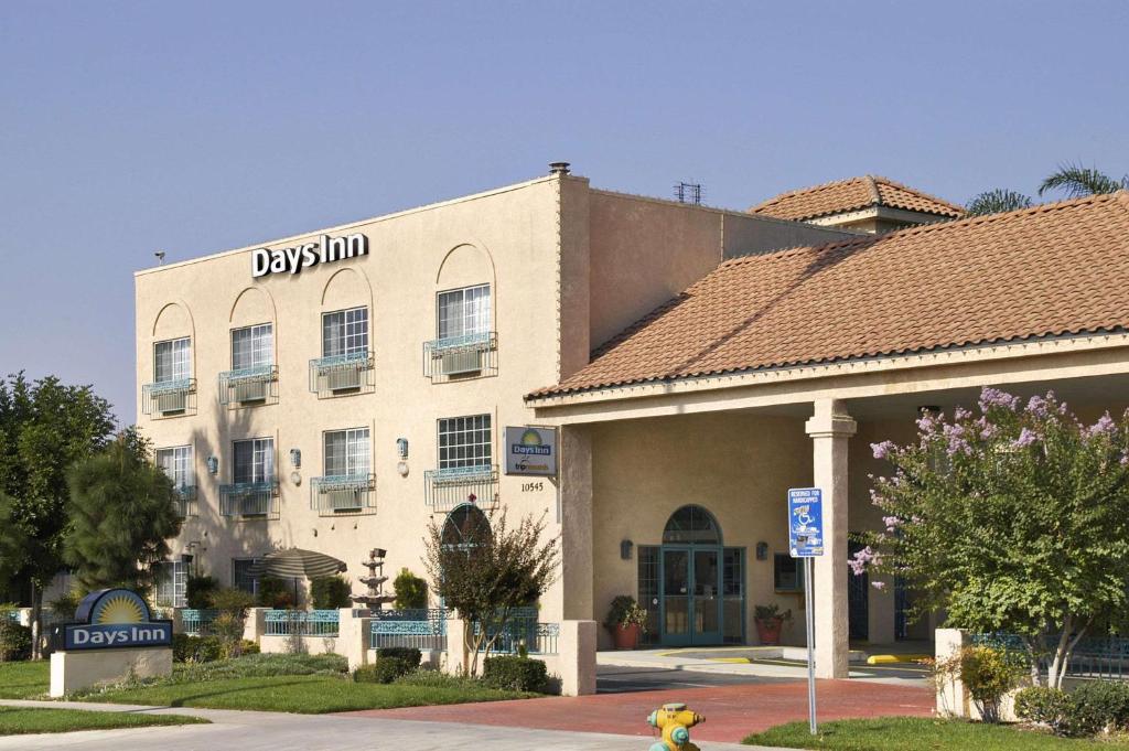 Days Inn by Wyndham Riverside Tyler Mall image