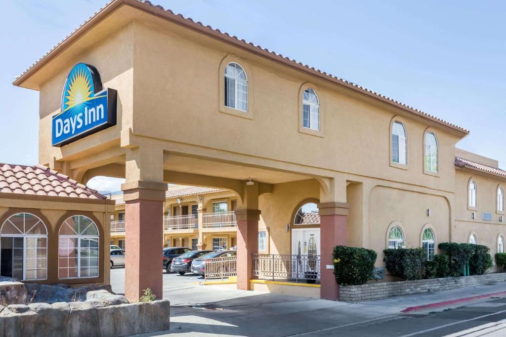 Days Inn by Wyndham Bishop image