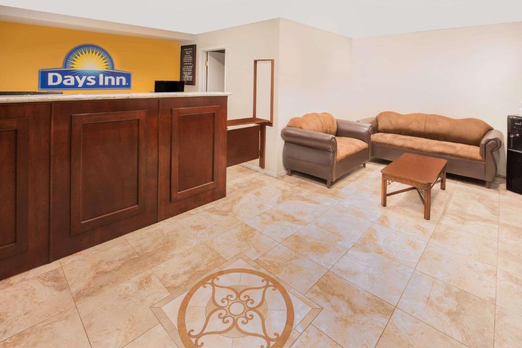 Days Inn by Wyndham Ontario Airport photo 1