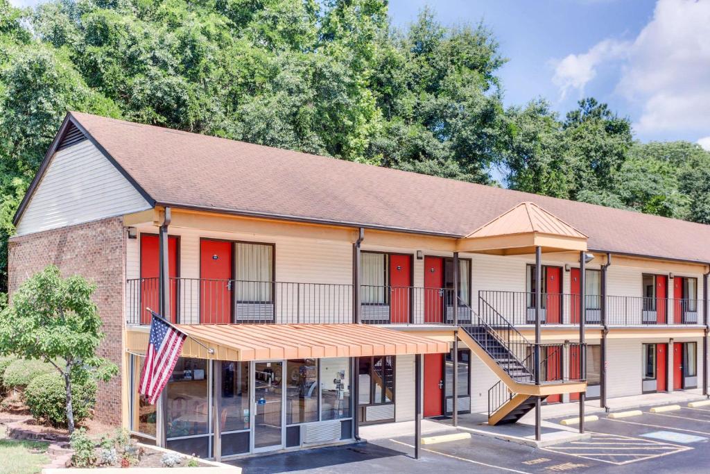 Days Inn by Wyndham Downtown Aiken photo 1