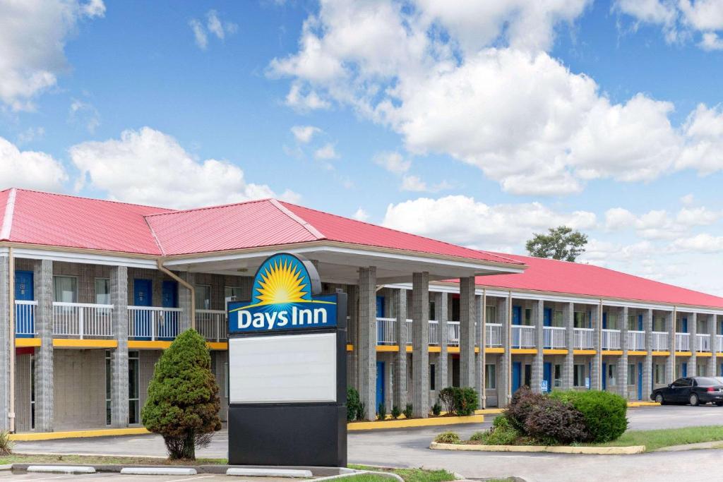 Days Inn by Wyndham Richmond image