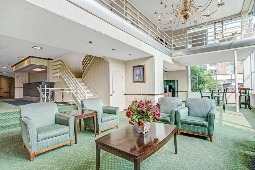 Days Inn by Wyndham Arlington/Washington DC photo 2