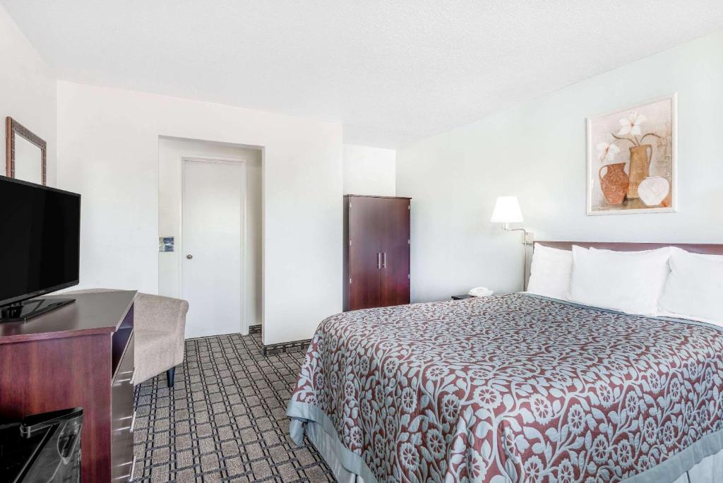 Days Inn by Wyndham St Clairsville photo 3