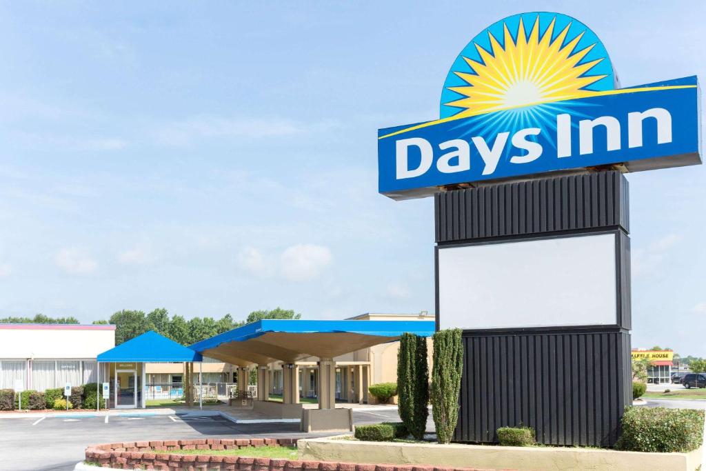Days Inn by Wyndham Washington image
