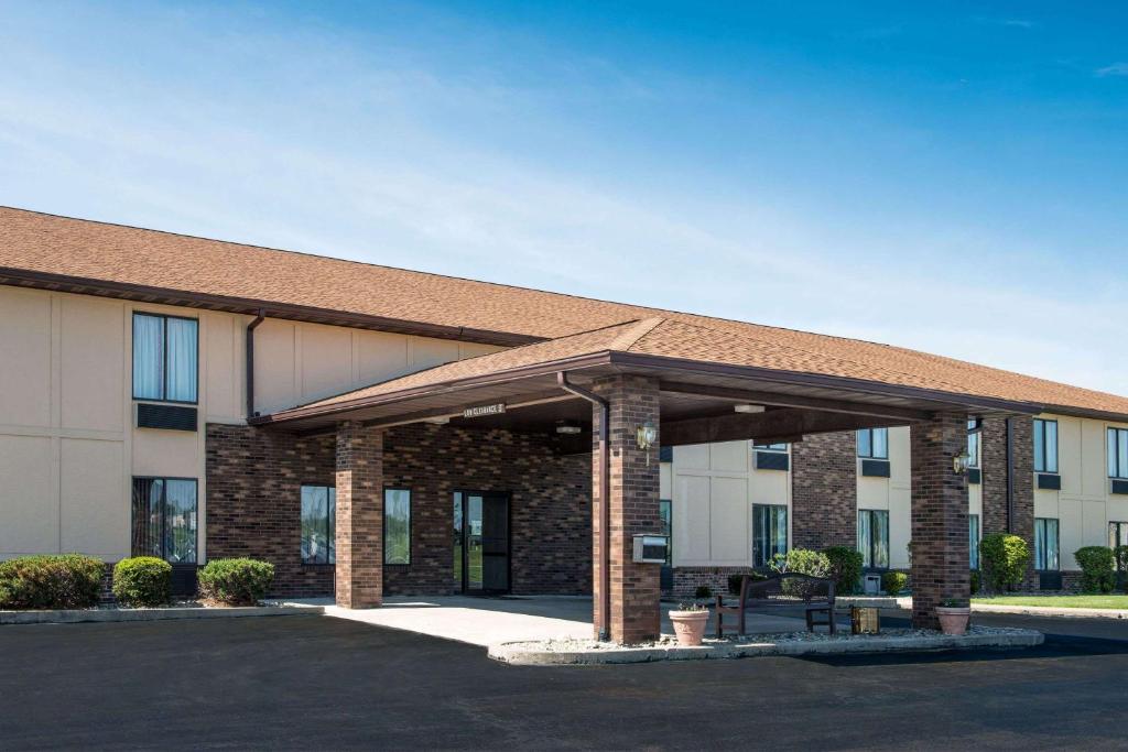 Days Inn by Wyndham Pontoon Beach image