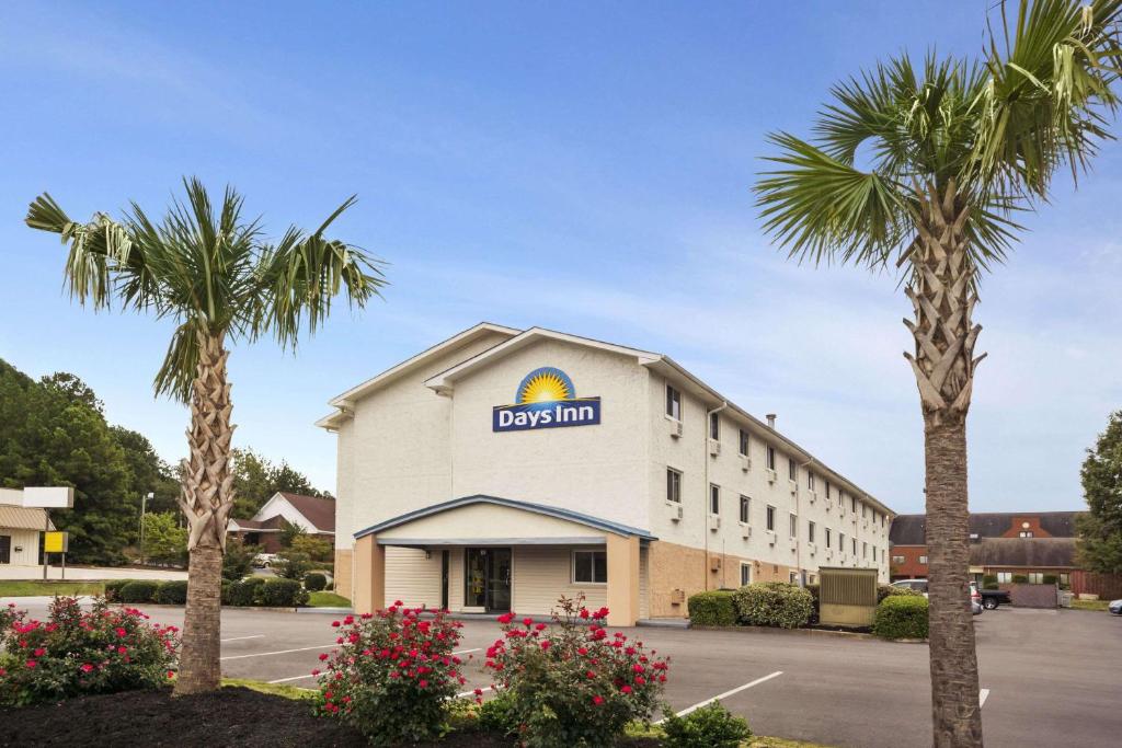 Days Inn by Wyndham Greenwood SC photo 1
