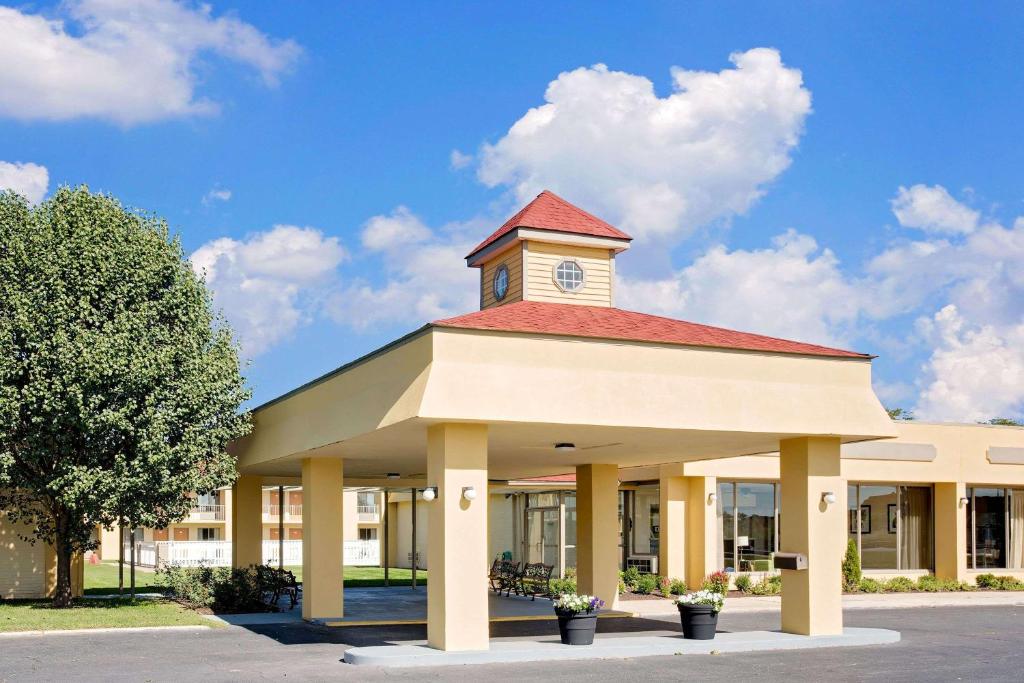 Days Inn by Wyndham Easton image