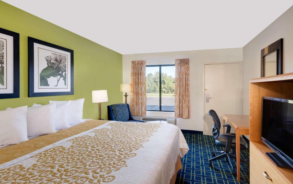 Days Inn by Wyndham Easton photo 2