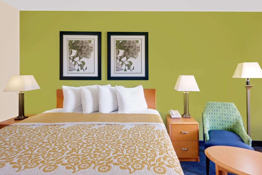 Days Inn by Wyndham Easton photo 4