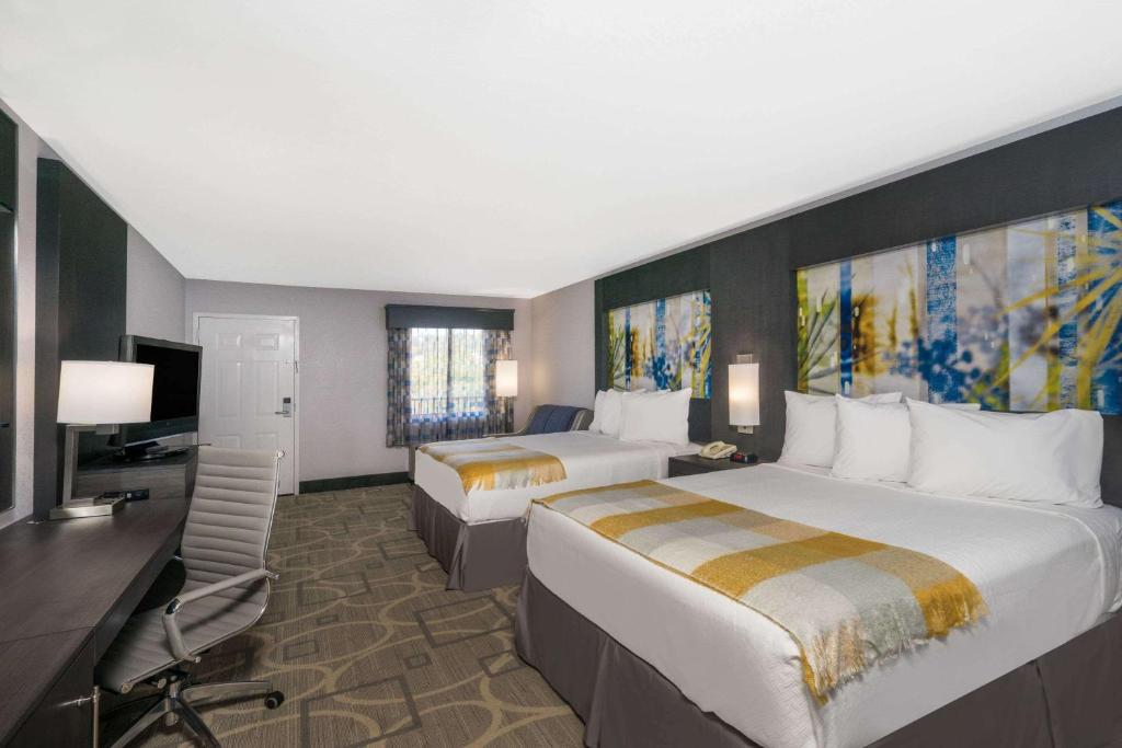 Days Inn by Wyndham Asheville Downtown North image