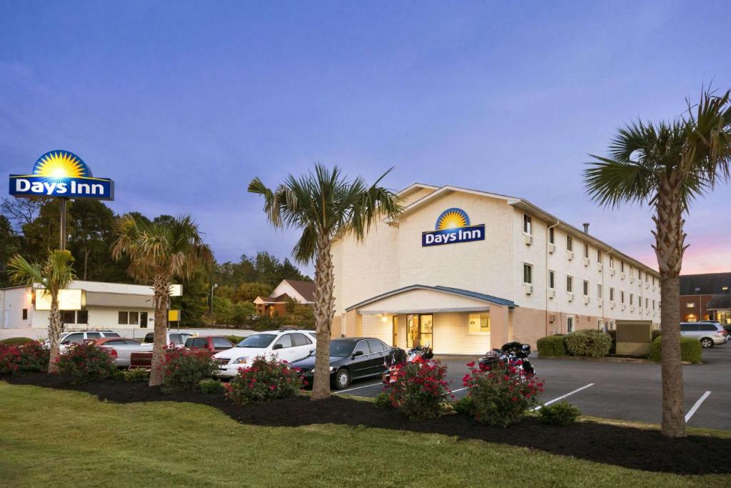 Days Inn by Wyndham Greenwood SC photo 2