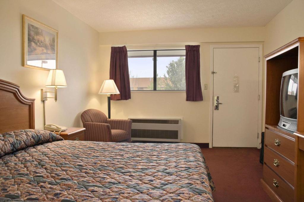 Days Inn by Wyndham Plainfield photo 4