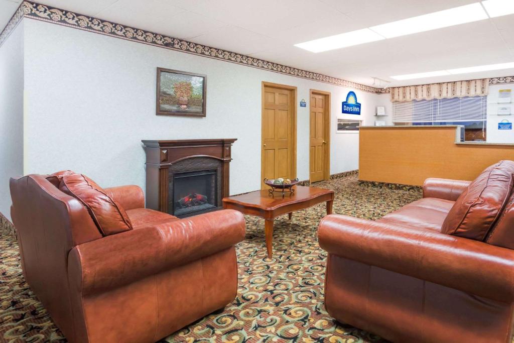 Days Inn by Wyndham Staunton photo 2